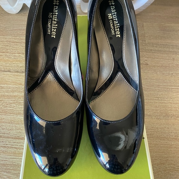 Naturalizer Black Patent Heels - Picture 3 of 8